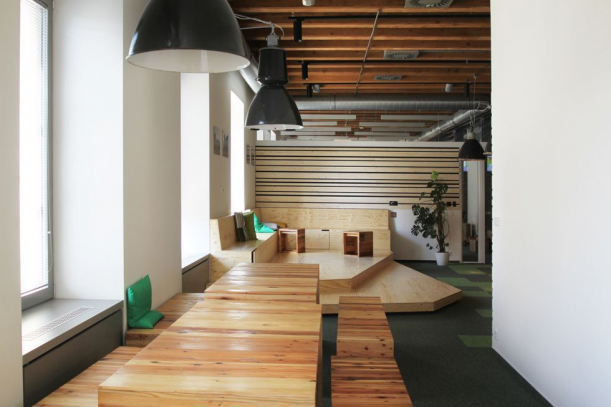 Kancelář - Etneteria: Pracovní prostory, které ctí své zaměstnance