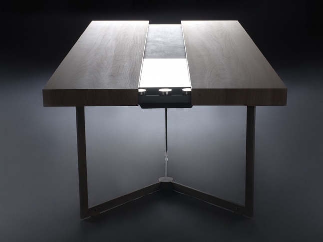 Stůl s integrovanou varnou plochou Stůl s integrovanou varnou plochou